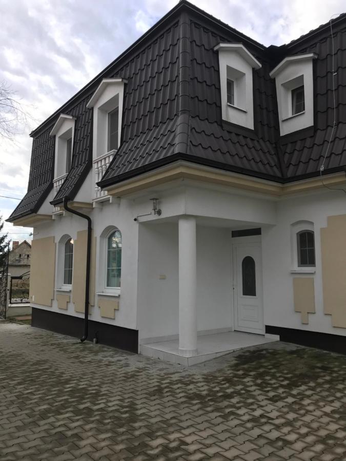 Penzion Aniko Diakovce-Sala Екстериор снимка